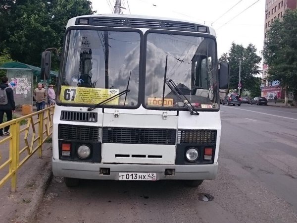 В Кирове травмированы 3 человека во время во время внезапного торможения автобуса